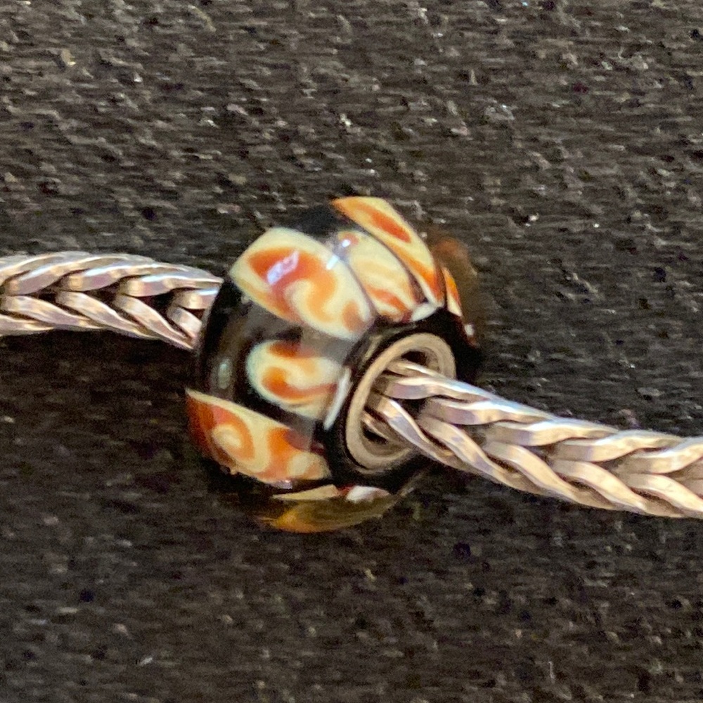 TROLLBEADS RETIRED DARK LEOPARD BEAD